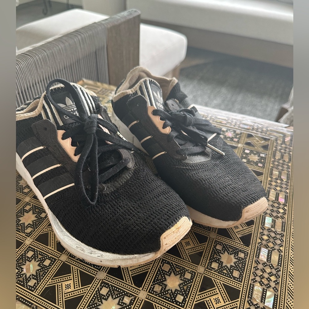 Adidas womens swift run pink and black 8.5